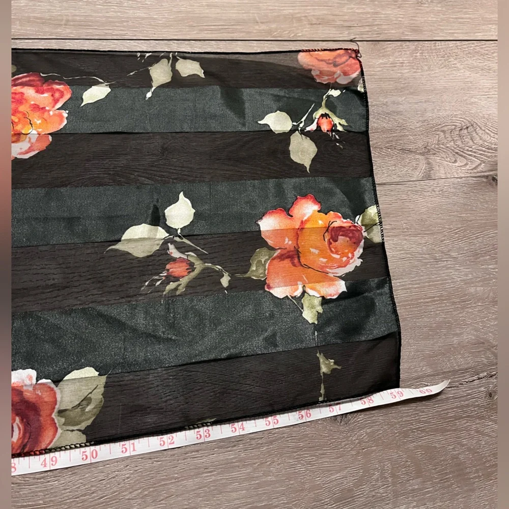 Table Runner - Picture 2 of 2